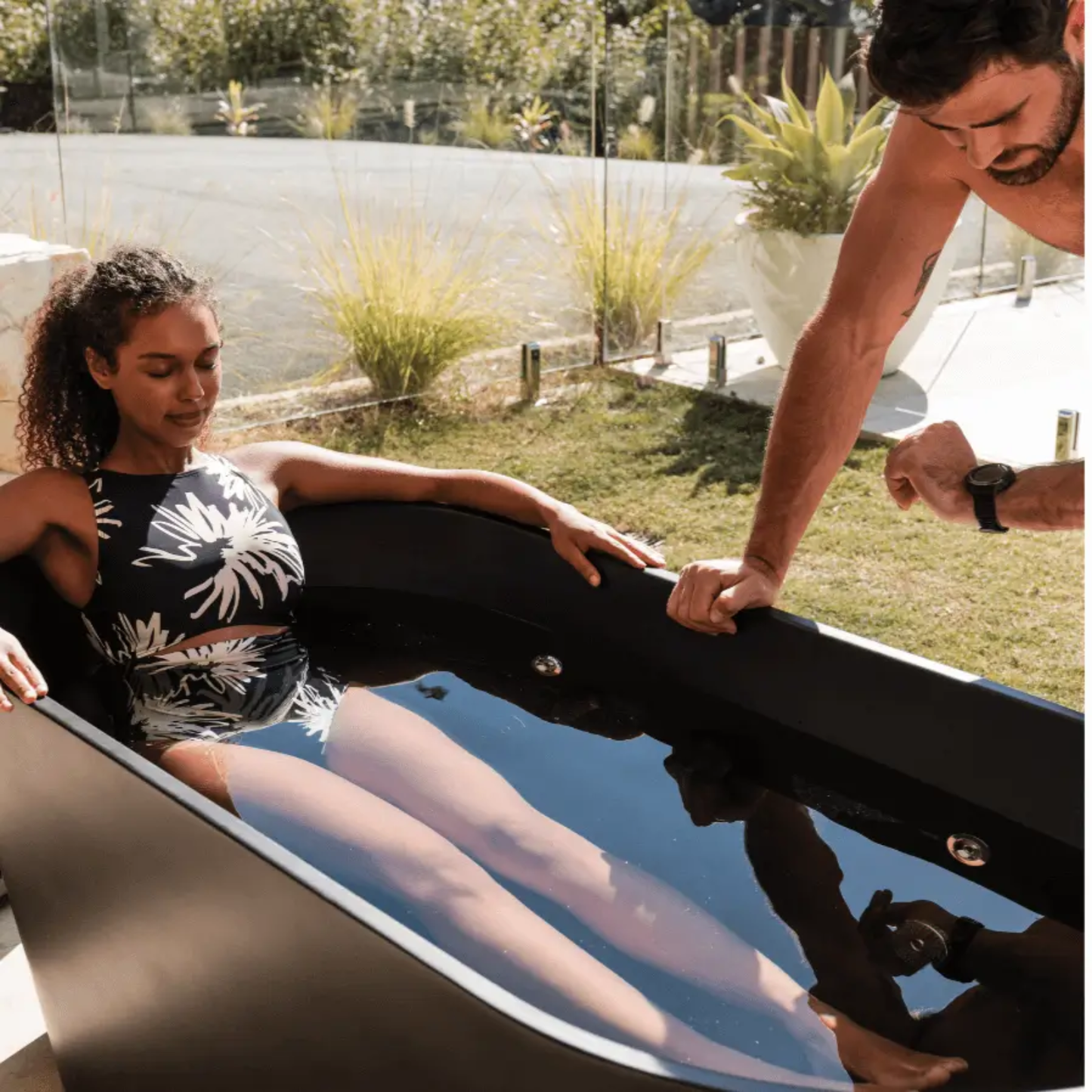 Kiva Käldr Acrylic Ice Bath — 2HP Chiller (Black / White)